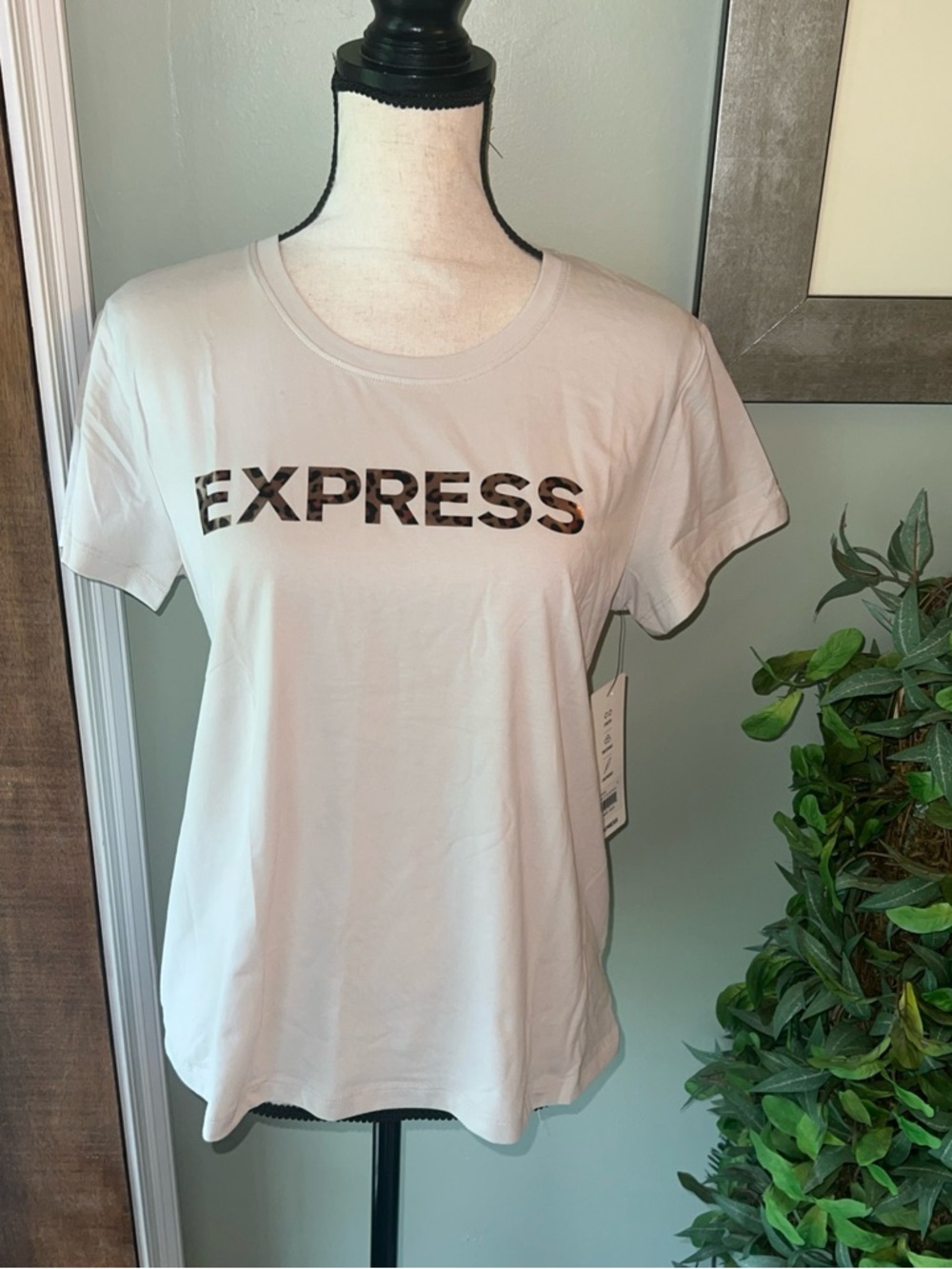 Express Tee with Leopard Logo